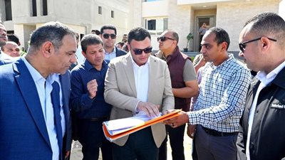 وزير الإسكان يتفقد مشروعات توصيل المياه لبحيرة نيو مارينا بالعلمين الجديدة