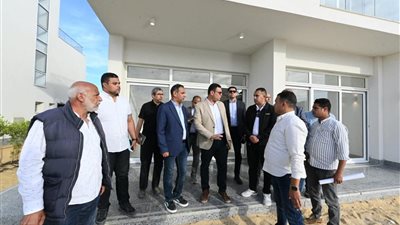 وزير الإسكان يتفقد برج LD08 ضمن الأبراج الشاطئية وكومبوند