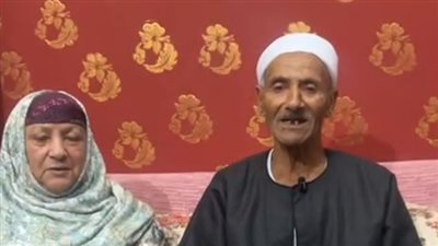 مسن بالفيوم يشعل مواقع التواصل بصورة داخل المتحف الكبير والأهالي يكشفون السبب 