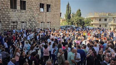 بعد 13 عامًا، عائلات سورية مهجرة تعود إلى منازلها في إدلب (فيديو) 