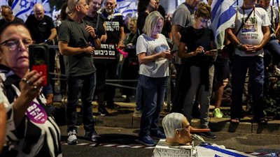 مظاهرات تطالب بإسقاط نتنياهو والمعارضة تتجه إلى تسريع الانتخابات (فيديو)