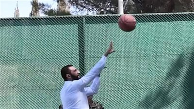 الشرع يلعب السلة مع عسكريين أمريكان يثير الجدل، والنشطاء: أصبحوا فريقا واحدا (فيديو)