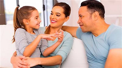 دور الأم في تعزيز القيم والأخلاق اليومية، بطريقة غير مباشرة