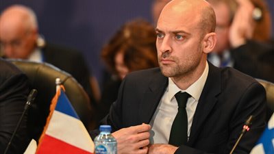 باريس تنتقد الضربات الأمريكية في البحر الكاريبي