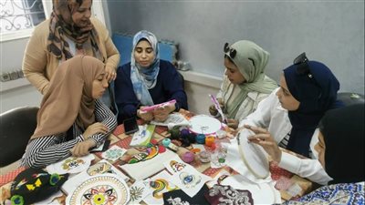 قافلة توعوية عن الصناعات الصغيرة والمشغولات اليدوية بكفر مناقر ببنها