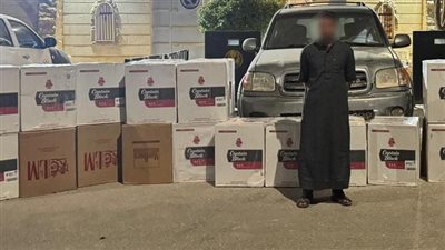 ضبط عاطل بمطروح وبحوزته 22 ألف عبوة سجائر مهربة