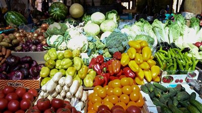 أسعار الخضار اليوم، انخفاض الطماطم والبطاطس والبصل في سوق العبور