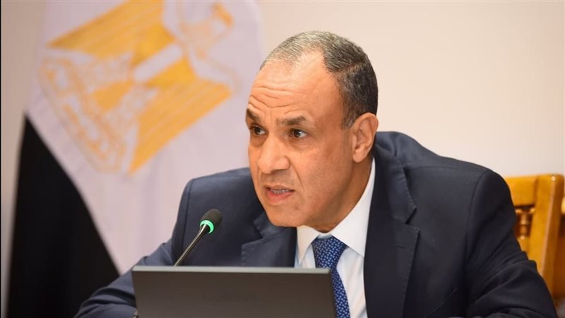 الدكتور بدر عبد العاطى