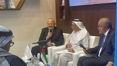 في معرض الشارقة الدولي للكتاب، الخشت يحذر من غرف الصدى التي تصنعها خوارزميات الذكاء الاصطناعي