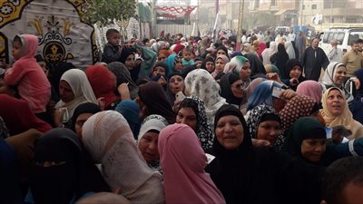 كبار السن يتوافدون على لجان انتخابات النواب ببولاق الدكرور بالجيزة 