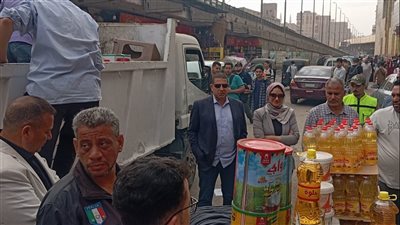 القليوبية، إخلاء الأرصفة للمشاة ومصادرة سيارة لبيع المنتجات الغذائية دون تراخيص بغرب شبرا الخيمة