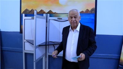 رئيس نادي سموحة يدلي بصوته في انتخابات مجلس النواب 