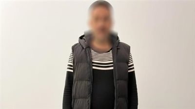 صاحب شركة يعتدي على عاملين بأحد المحال في سموحة، مقطع فيديو يوثق الحادث