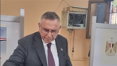 رئيس حزب الوفد يدلي بصوته في لجنة مدرسة بدر بالدقي: المشاركة ضرورية (صور)