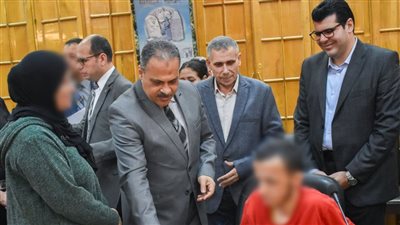 محافظ الشرقية: عقود عمل لـ12 من ذوي الهمم بشركات القطاع الخاص 