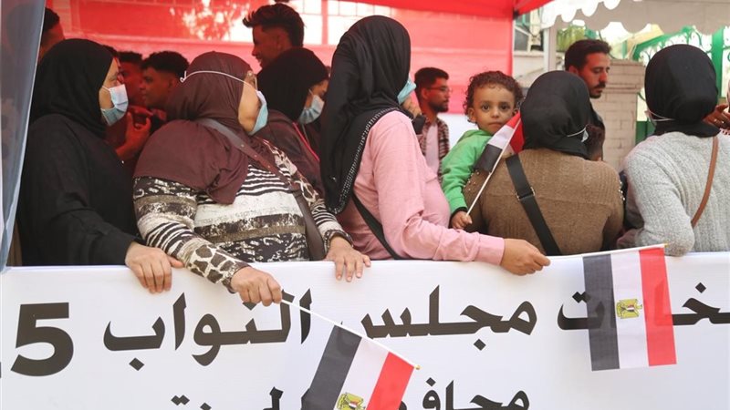 إقبال التاخبين علي