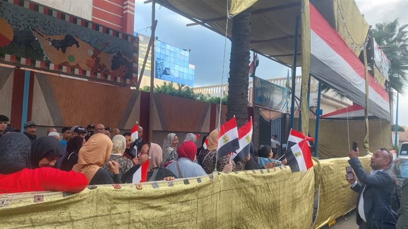 بدء توافد المواطنين
