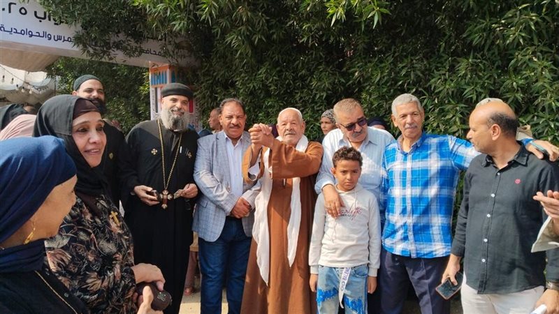 الوحدة الوطنية تزين