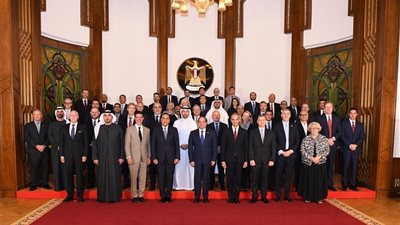 رسائل طمأئة من السيسي لـ رؤساء وقيادات 52 من كبرى الشركات المصرية والعالمية (فيديو)