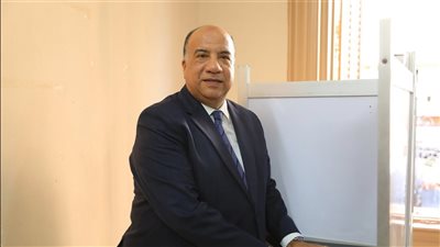 محمد مصيلحي يدلي بصوته في الإسكندرية وسط التفاف جماهيري 