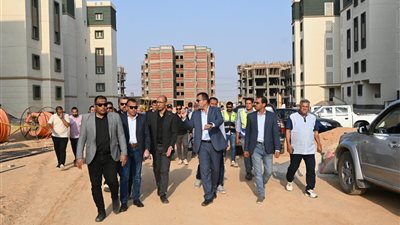 مسؤولو الاسكان يتفقدون عددا من مشروعات العبور الجديدة