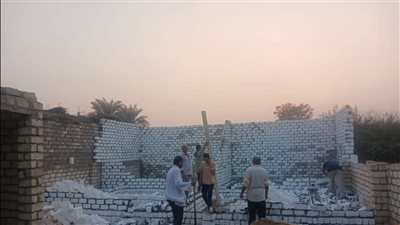  إزالة تعد على الأراضي الزراعية بقرية وردان في منشأة القناطر