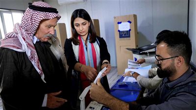 المالكي وعبد المهدي أول الحاضرين، بدء التصويت في الانتخابات البرلمانية العراقية (فيديو)