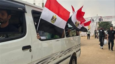 انطلاق سيارات ميكروباص لحث المواطنين على المشاركة في انتخابات النواب بحدائق الأهرام