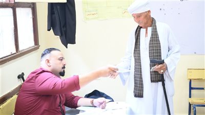 محافظ قنا يتفقد مقار لجان انتخابات مجلس النواب في اليوم الثاني للتصويت