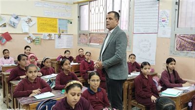 مدير تعليم دمياط يتابع سير الدراسة ميدانيًا ويشارك الطلاب أنشطتهم بمدارس العدلية والبستان