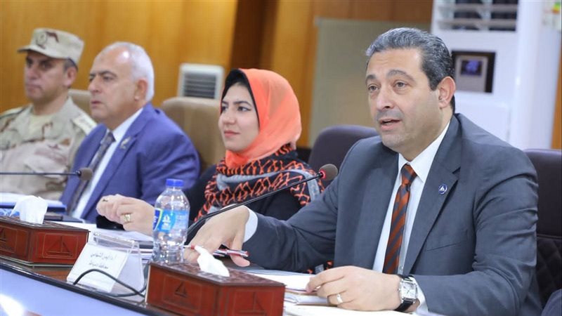 اجتماع محافظ دمياط