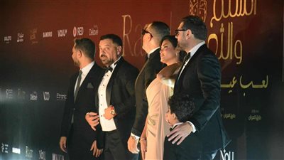 عمرو يوسف وأسماء جلال يخطفان الأنظار بالعرض الخاص لـ 