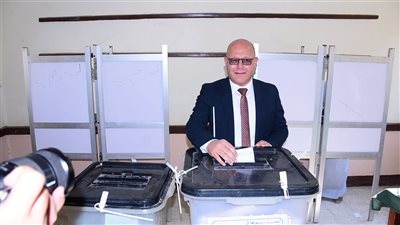 رئيس جامعة سوهاج يدلي بصوته في انتخابات مجلس النواب 2025