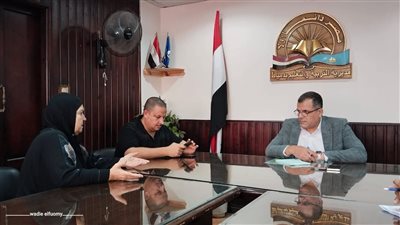 ياسر عمارة يواصل استقبال المعلمين وأولياء الأمور في دمياط لحل مشكلاتهم