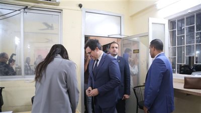 وزير الثقافة يدلي بصوته في انتخابات النواب بلجنة هيئة مشروعات التعمير (صور)