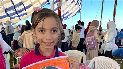 شواطئ مصيف بلطيم تتزين برسومات 800 طالب تجسد العلاقة بين مصر والهند (صور)