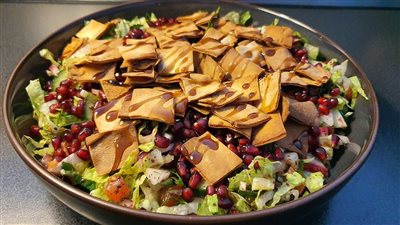 طريقة عمل فتوش شتوي بالرمان ودبس الرمان، أشهى وأسرع سلطة