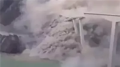  شاهد انهيار جسر في الصين بعد أشهر من افتتاحه (فيديو)