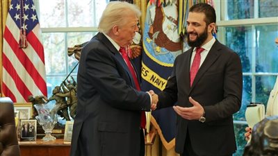 الشرع يجيب عن سؤال: ماذا تقول لمن يتساءل عن كيفية رفع العقوبات عنك وأنت قاتلت ضد أمريكا؟