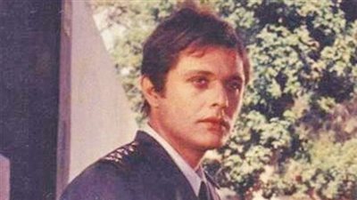 في ذكرى رحيله، كيف تحول محمود عبد العزيز من موظف وبائع للصحف إلى 