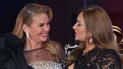 ليلى علوي تهنئ يسرا لحصولها على وسام “فارس جوقة الشرف” من السفارة الفرنسية (فيديو)