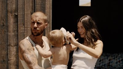 هايلي بيبر تتحدث عن حياتها هي وجاستن بعد الإنجاب