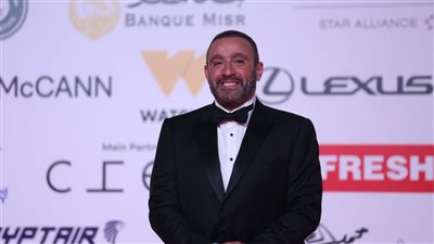 السقا وخالد الصاوي وهاني رمزي يتألقون على السجادة الحمراء لافتتاح مهرجان القاهرة السينمائي