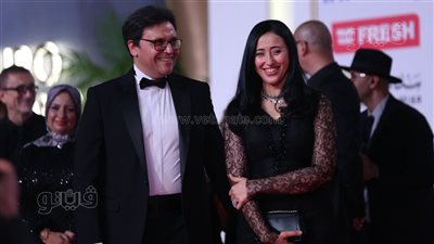 وزير الثقافة على السجادة الحمراء لافتتاح مهرجان القاهرة السينمائي (فيديو وصور)