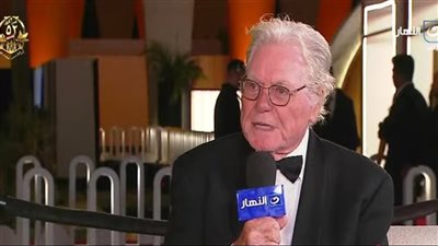 حسين فهمي يوجه التحية لفاروق حسني في افتتاح مهرجان القاهرة السينمائي