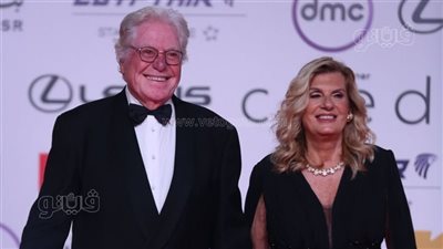 افتتاح مهرجان القاهرة السينمائي في دورته الـ 46.. تكريم خالد النبوي ومنحه جائزة فاتن حمامة.. لمسة وفاء للنجوم الراحلين.. وتألق لافت للنجمات على الريد كاربت.. إسعاد يونس تعلن اعتزال الزعيم