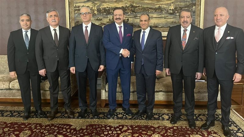 وزير الخارجية مع