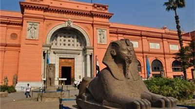المتحف المصري بالتحرير يعرض تمثالا لشخصية غامضة من عصر الأسرة الـ 18
