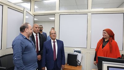 رئيس القابضة للمياه يتفقد سير العمل بالإدارات والقطاعات المختلفة