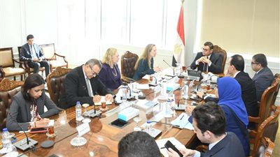 وزير الإسكان يبحث مع بعثة البنك الدولي التعاون في الإدارة المتكاملة للأراضي والمدن الذكية 